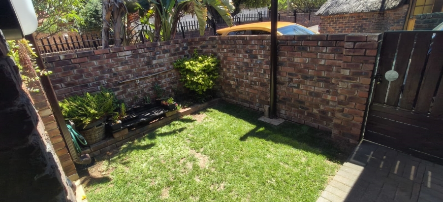 2 Bedroom Property for Sale in Geelhoutpark North West